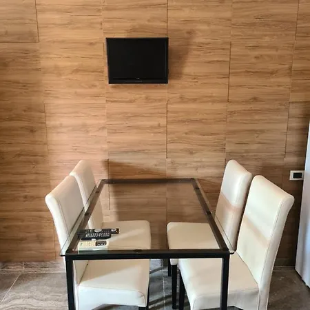 Kompleksi Kristal Apartmán Tale